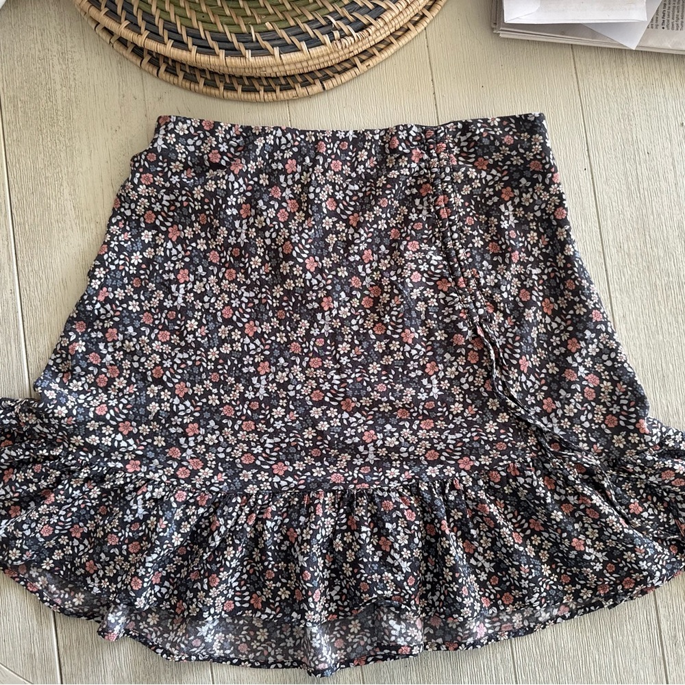 Preloved Size XS Rails Floral Ruffle Mini Skirt